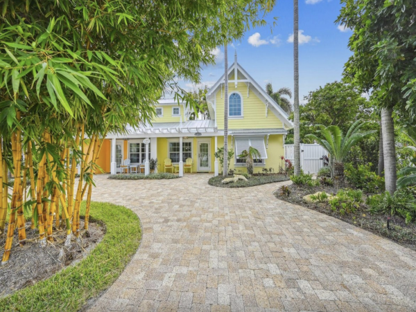 Holmes Beach One Bedroom Vacation Cottage With Private Pool